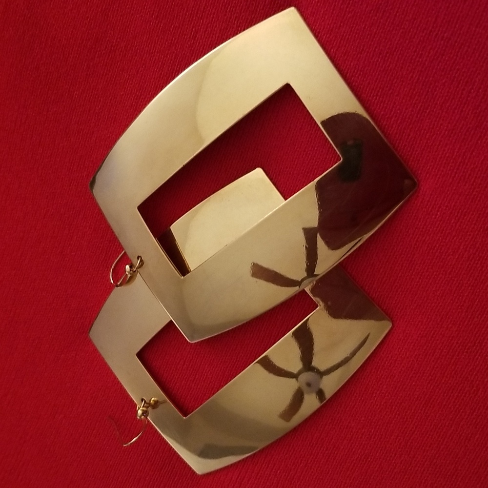 Goldtone Earrings - Picture 2 of 4